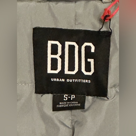 NWT BDG Urban Outfitters Oversized Cropped Puffer Coat with Hood & Pockets - Picture 6 of 10